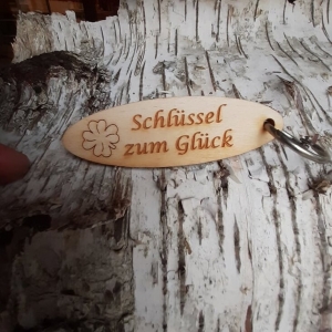 Schlüsselanhänger  ♥ Schlüssel zum Glück ♥ aus Holz  zum Verschenken    - Handarbeit kaufen