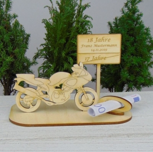 Geldgeschenkset  ★ Motorrad aus Holz mit Aufschrift -18 Jahre Franz Mustermann - Handarbeit kaufen