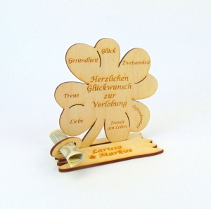 Geldgeschenk Personalisiert Verlobung ♥ Kleeblatt 11cm aus Holz ♥ Herzlichen Glückwunsch zur Verlobung ♥  - Handarbeit kaufen
