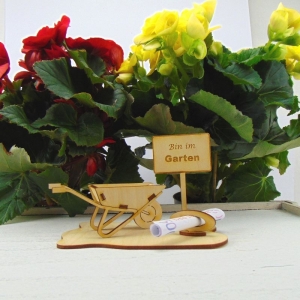 Geldgeschenk für Gärtner Schubkarre Ortsschild★Zuschuss Blumen★Bausatz aus Holz★ K54★ Bin im Garten - Handarbeit kaufen