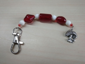 Schlüssel-/Taschenanhänger Fliegenpilz in rot und weiß