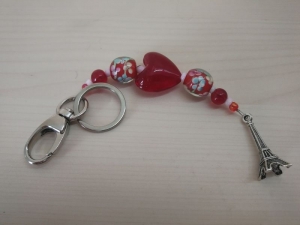 Schlüsselanhänger Stadt der Liebe handgefertigt aus roten Glasperlen - Handarbeit kaufen