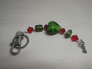 Schlüssel-/Taschenhänger - Der Schlüssel zum Glück - von Hand designt in grün + rot