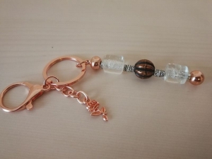 Schlüsselanhänger von Hand gefertigt, Eisrose in roségold