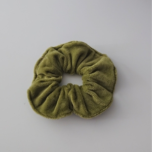 Scrunchy in grün, Haargummi aus Baumwollsamt , für Zopf und Dutt Frisuren, tragbar auch als Armband , Handmade by la piccola Antonella