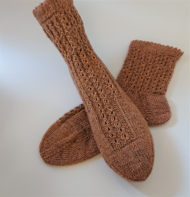 Gestrickte Socken mit Zopfmuster , 14 % Yak ,  Gr. 38/39 , handgestrickt von la piccola Antonella - Handarbeit kaufen