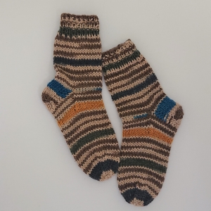 Gestrickte dickere Socken für Kinder, Gr. 32/33 aus 8 fach Sockenwolle, Wollsocken, Kuschelsocken, handgestrickt von la piccola Antonella  - Handarbeit kaufen