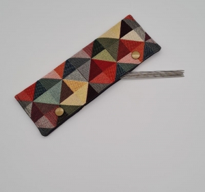 Stricknadelgarage , Stricknadeltasche bunte Dreiecke, Aufbewahrung für Nadelspiel 20 cm, handmade la piccola Antonella 