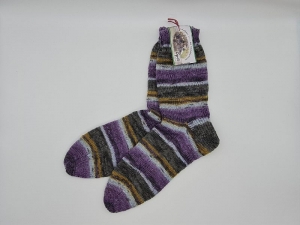 Gestrickte Socken in grau lila gelb, Gr. 40/41, Wollsocken, Kuschelsocken, handgestrickt, la piccola Antonella  - Handarbeit kaufen