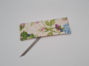 Stricknadelgarage mit Blumen, Stricknadeltasche, Aufbewahrung für Nadelspiel 20 cm, handmade la piccola Antonella  - Handarbeit kaufen