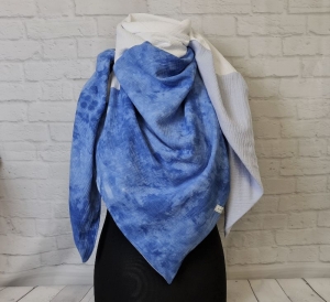 XXL Dreieckstuch Colourblocking aus Musselinstoff in Batik blau weiß hellblau, Musselintuch, leichter Schal, handmade von la piccola Antonella  