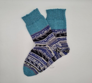 Gestrickte dicke Socken in mint grau blau, Gr. 44/45, Stricksocken, Kuschelsocken aus 8 fach Sockenwolle, handgestrickt von  la piccola Antonella   