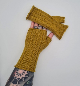 Gestrickte Arm Stulpen mit Daumen in oliv gelb, Fingerlose Handschuhe, Pulswärmer, Gr. M, handgestrickt von la piccola Antonella 