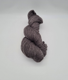 Plastikfreie Sockenwolle in graubraun aus Wolle und Ramie, 100 g Strang 