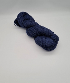 Plastikfreie Sockenwolle in tintenblau aus Wolle und Ramie, 100 g Strang   