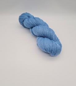 Plastikfreie Sockenwolle in himmelblau aus Wolle und Ramie, 100 g Strang   