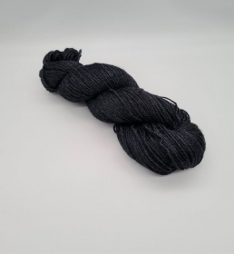 Plastikfreie Sockenwolle in schwarz aus Wolle und Ramie, 100 g Strang     
