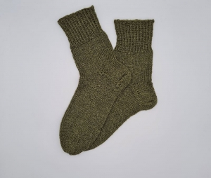 Gestrickte Socken in kiwigrün aus Wolle und Ramie,Gr. 40/41,handgestrickt von la piccola Antonella aus Plastikfreier Sockenwolle    - Handarbeit kaufen