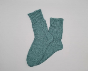 Gestrickte Socken in mintgrün aus Wolle und Ramie,Gr. 36/37,handgestrickt von la piccola Antonella aus Plastikfreier Sockenwolle  