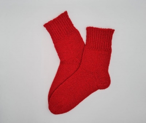 Gestrickte Socken in feuerrot aus Wolle und Ramie,Gr. 38/39,handgestrickt von la piccola Antonella aus Plastikfreier Sockenwolle  - Handarbeit kaufen