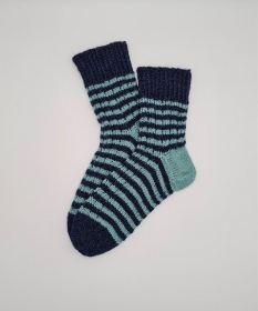 Gestrickte Socken in blau mint aus Wolle und Ramie,Gr. 38/39,handgestrickt von la piccola Antonella aus Plastikfreier Sockenwolle   - Handarbeit kaufen