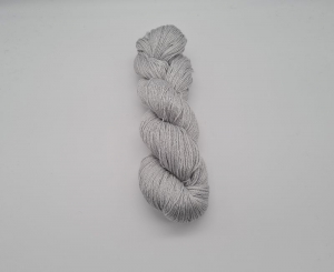 Plastikfreie Sockenwolle Turin T21 in lichtgrau aus Wolle Seide Ramie, 100 g Strang  