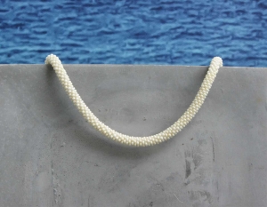 wunderschöne Halskette aus Rocailles-Perlen gehäkelt * perlweiß
