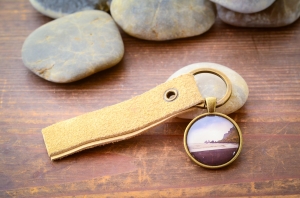 Island schwarzer Strand Fotografie Schlüsselanhänger Cabochon und Lederanhänger handmade Geschenk für ihn maritim