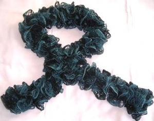 Rüschenschal handgestrickt dunkelblau für Frauen und Männer,  150 cm lang  - Handarbeit kaufen