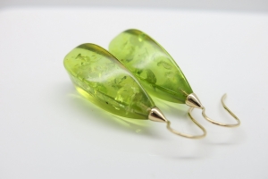 Große, auffallende Ohrhänger aus 585er Gold mit leuchtend grünem Bernstein☆☆☆
