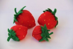 4 Filz Erdbeeren