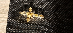 Filigraner Kreuzanhänger mit echtem Blattgold 