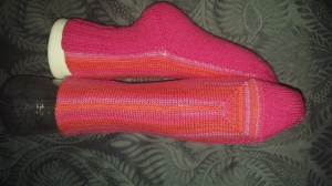 bunte Socken, Gr.34/35, mit quergestrickter Oberseite, handgestrickt mit der 2-Nadel-Technik aus hochwertigen Markengarnen - Handarbeit kaufen