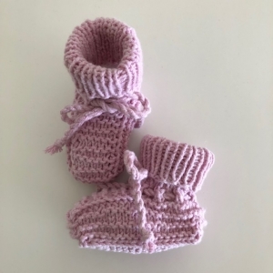 Superleichte zuckersüße rosa Babyschuhe aus Sommerwolle - Handarbeit kaufen