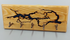 Schlüsselbrett aus Lärchenholz - Einzigartig verziert - Handarbeit kaufen