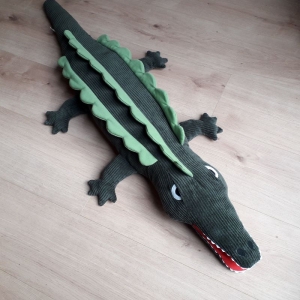 Handgearbeitetes Bodenkissen Krokodil für Kinder - Handarbeit kaufen