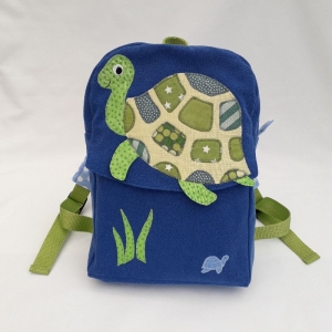 Bunter Kinderrucksack mit Applikation 'Schildkröte' - Handarbeit kaufen