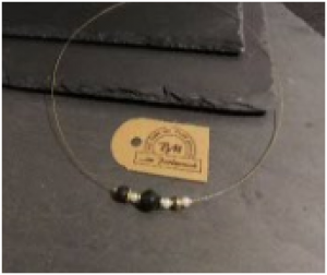 Perlenkette Perlen-Kette Halskette Kette handgefertigtes Unikat dezent elegant Lava Naturstein schwarz weiß gold 45 cm