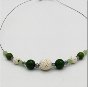 Perlenkette Perlen-Kette Halskette handgemachtes Unikat Naturstein grün creme silber 43 cm