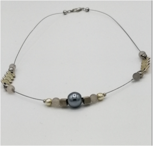 Perlenkette Perlen-Kette Halskette handgemachtes Unikat Naturstein silber matt-weiss 43 cm