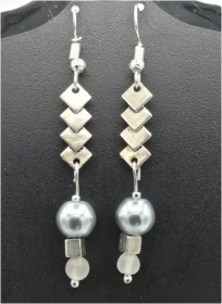 Perlen-Ohrringe Ohrringe handgemachtes Unikat Naturstein silber matt-weiss 5 cm