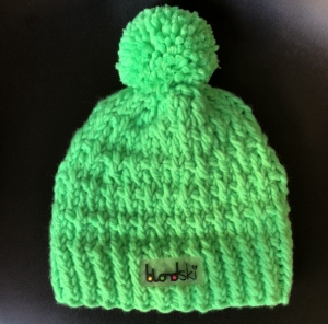Neongrüne Mütze mit Bommel perfekt fürs Apresski ;)