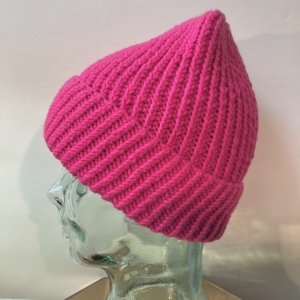 Mütze in pink in einem einfachen Muster gestrickt; Kopfumfang von 54 - 58 cm