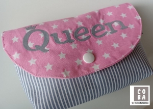 Kosmetiktasche - kleines Täschchen - Mäppchen - Reiseetui - Mehrzwecktäschchen - Universaltäschchen - Kulturtasche Mädchenkram Queen - Handarbeit kaufen
