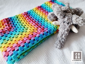Babydecke gehäkelt Regenbogen Kuscheldecke Baumwolle Geburtsgeschenk Taufgeschenk - Handarbeit kaufen