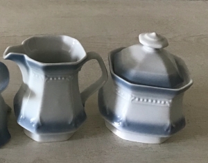Milchkännchen und Zuckerdose ♥️ Porzellan  ♥️ Oma ´s Geschirr  ♥ vintage ♥ Neu - Blau - Handarbeit kaufen
