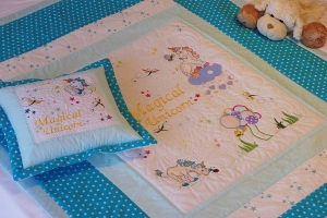 Bestickte Quilt Decke für Kinder, Magie, Schmetterlingen, Fantasie-Einhorn , 110 x 140cm - Trapunto