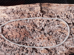 Schlauchkette aus anlaufgeschütztem Kupferlackdraht in Silber mit 6 Maschen gestrickt