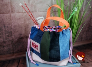 Handarbeit Projekt Tasche Bunt mit Kordelzug Patchwork Jeans Upcycling blau, rosa, pink, bunt 