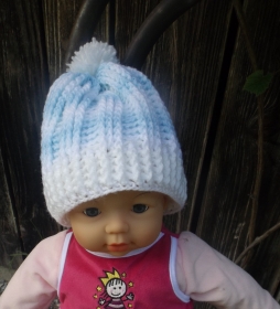 Schöne Babymütze für Neugeborene in Blau-Weiß mit Bommel, Kopfumfang 40 cm